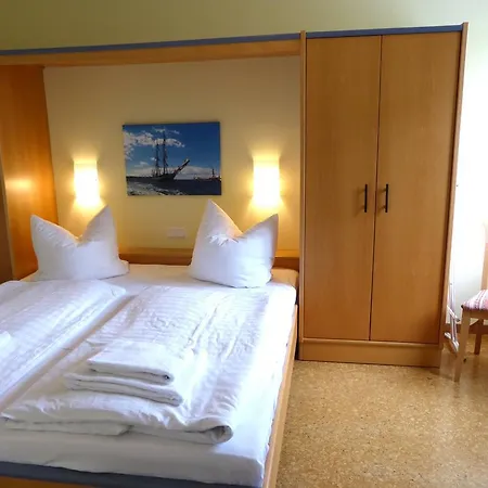 Strandlaeufer Im Haus Strelasund *