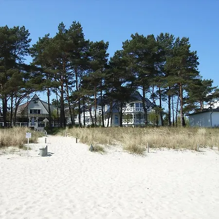 Strandlaeufer Im Haus Strelasund *